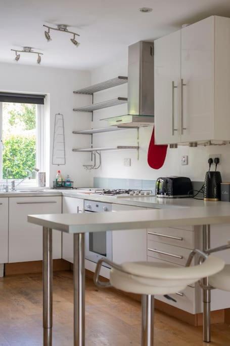 Lovely 2-Bed 15 Minutes To Central London Luaran gambar