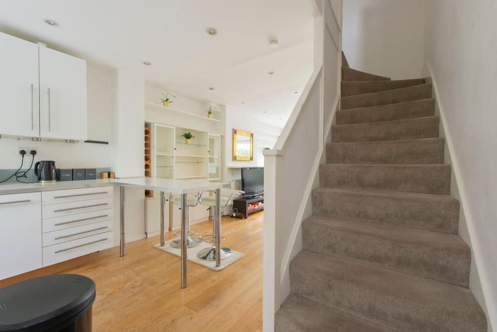 Lovely 2-Bed 15 Minutes To Central London Luaran gambar