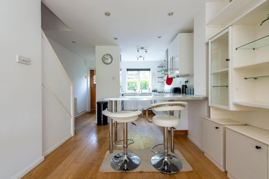 Lovely 2-Bed 15 Minutes To Central London Luaran gambar